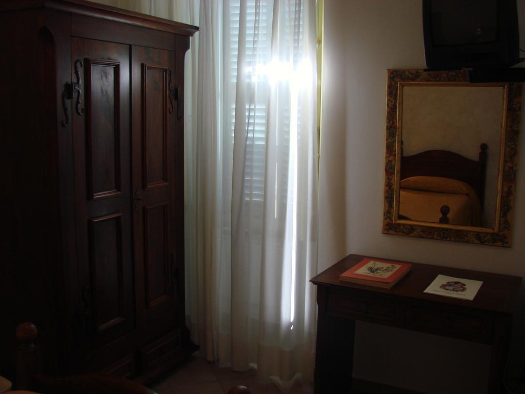 Hotel Palazzo Brunamonti Bevagna Exterior foto